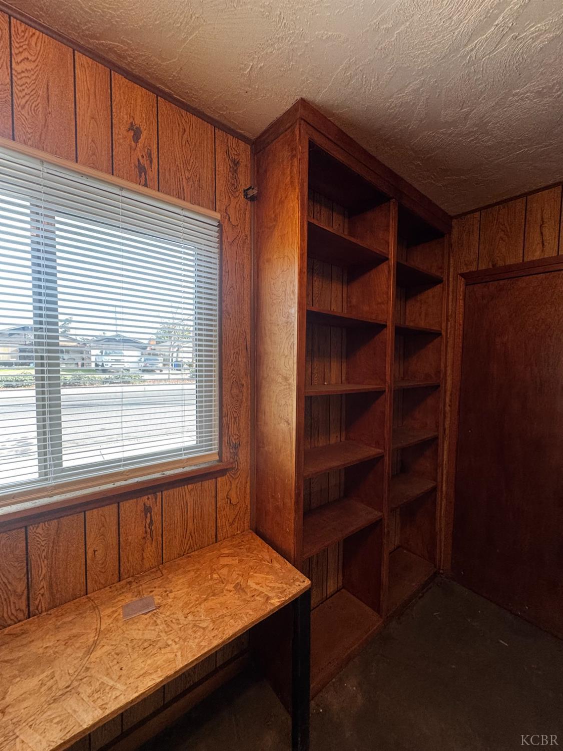 1146 S 12th Ave S, Hanford, CA 93230