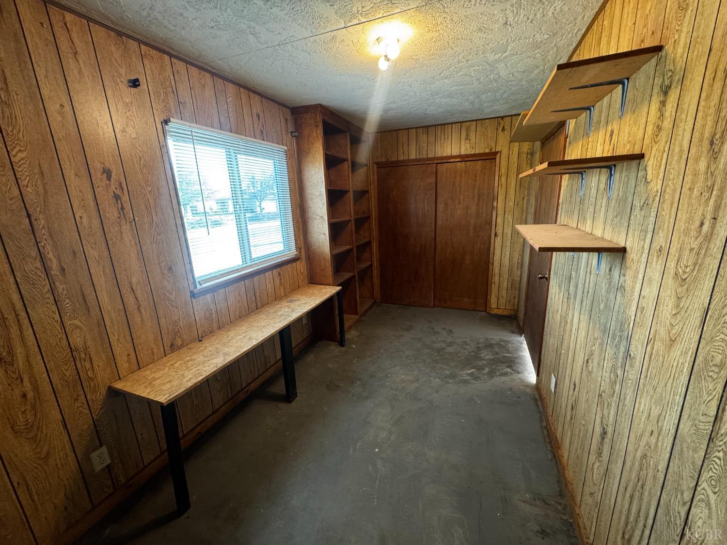 1146 S 12th Ave S, Hanford, CA 93230