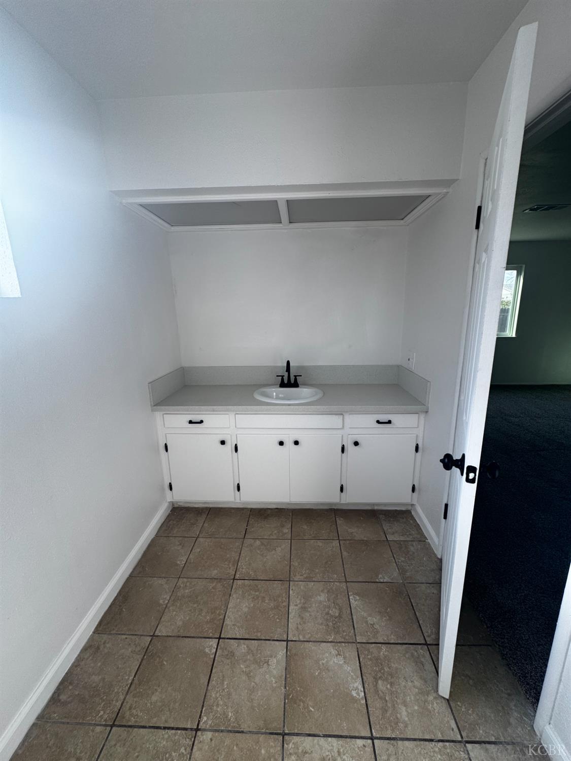 1146 S 12th Ave S, Hanford, CA 93230