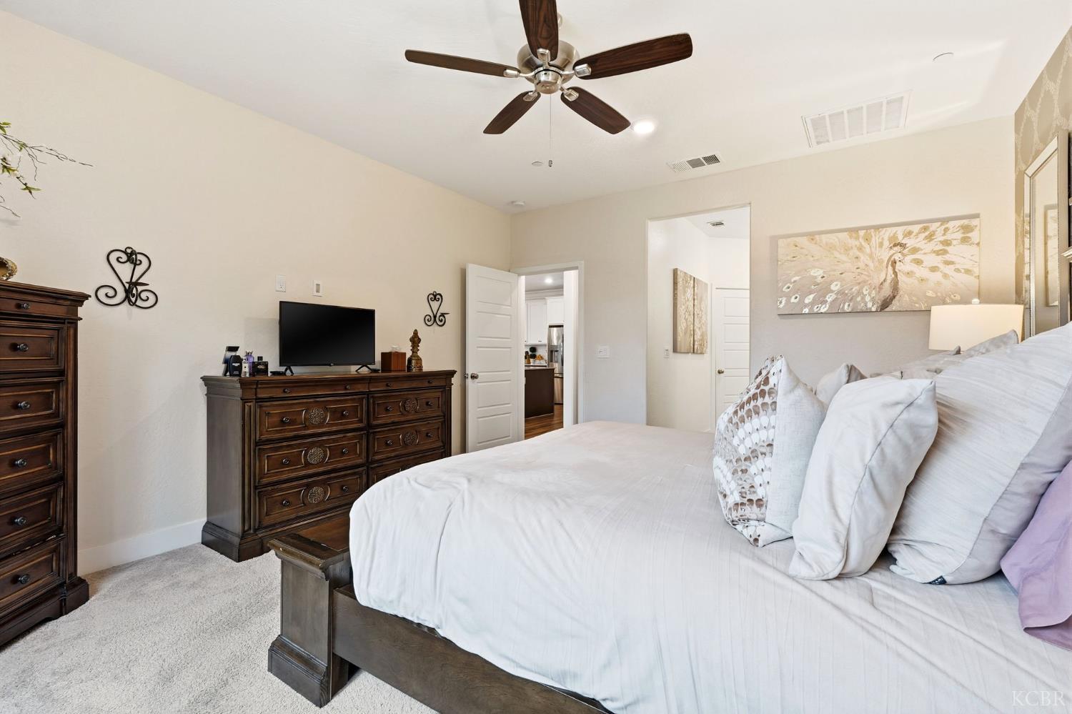 133 E Tyler Ave, Visalia, CA 93291