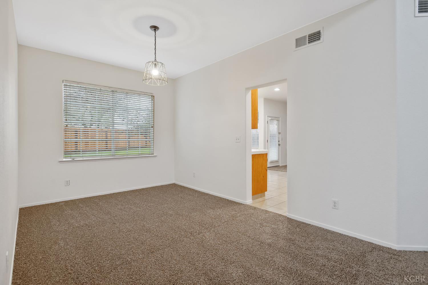 3232 N Zion Cir, Hanford, CA 93230