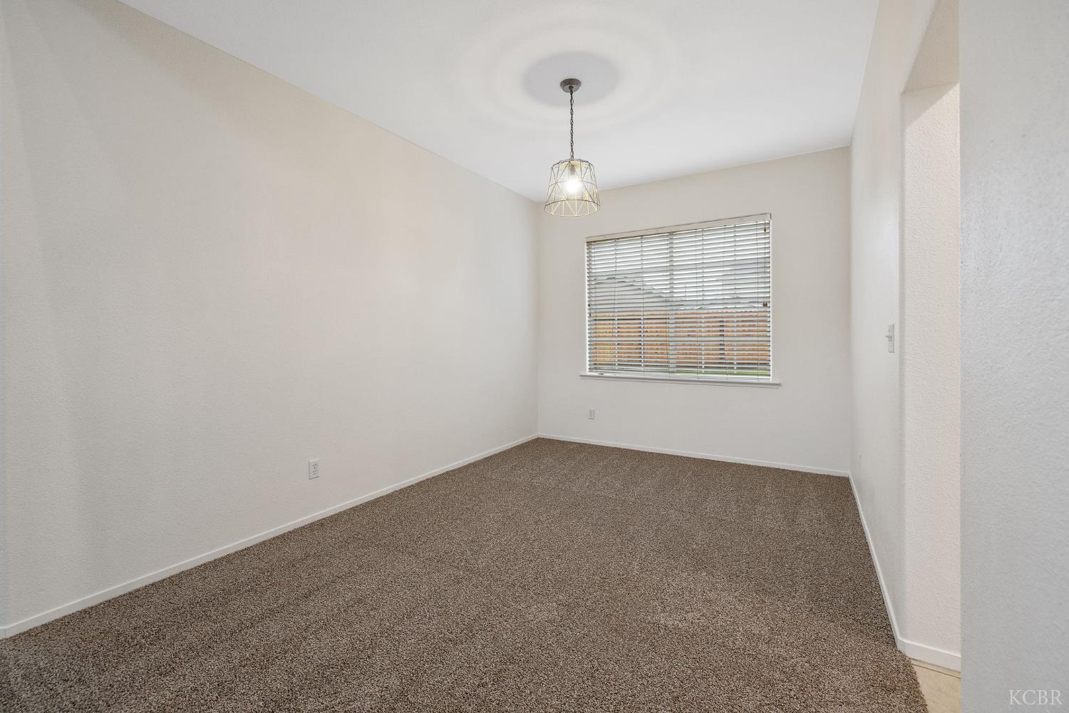 3232 N Zion Cir, Hanford, CA 93230