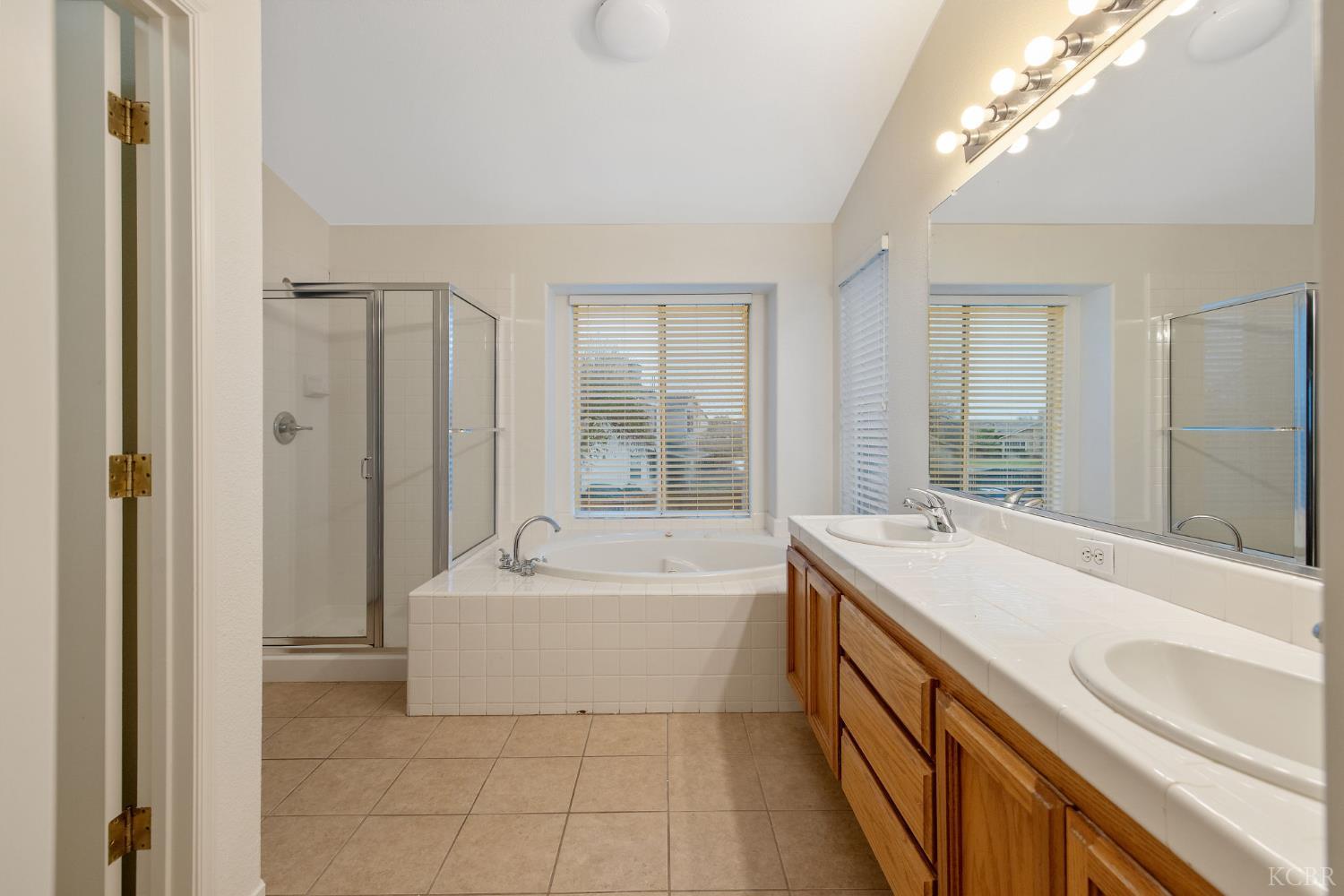 3232 N Zion Cir, Hanford, CA 93230