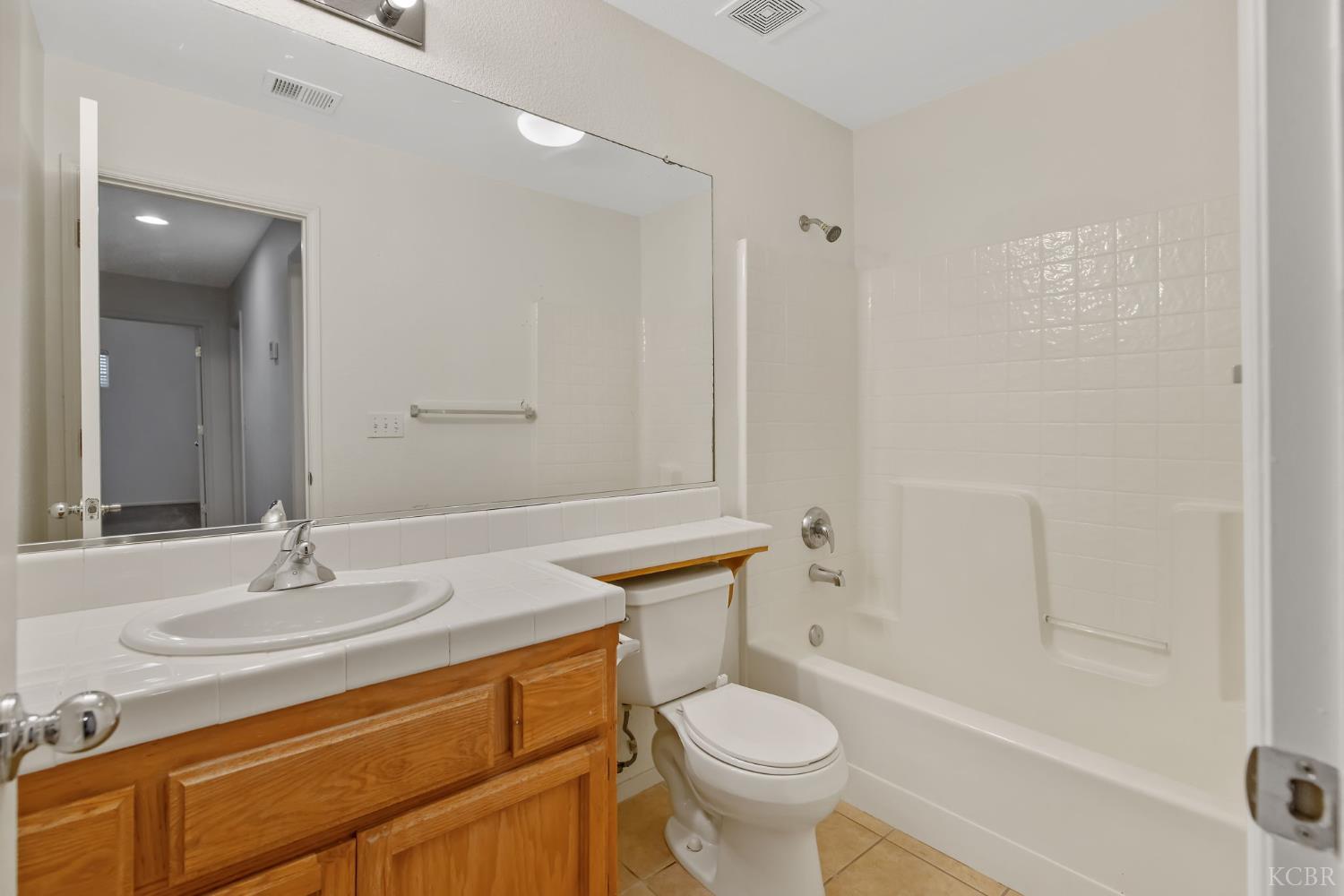 3232 N Zion Cir, Hanford, CA 93230