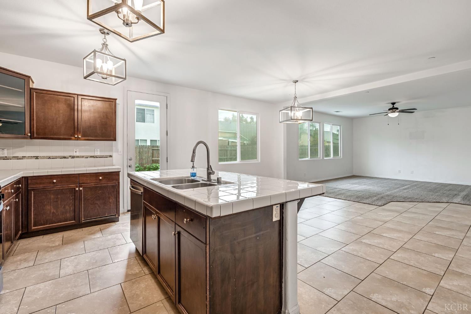 653 Visconti, Lemoore, CA 93245