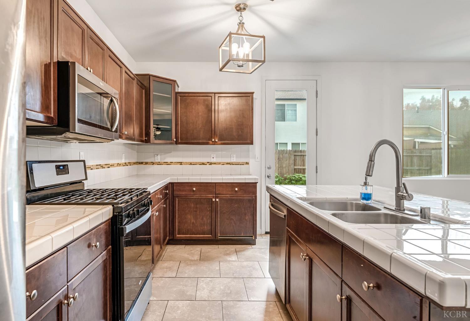 653 Visconti, Lemoore, CA 93245