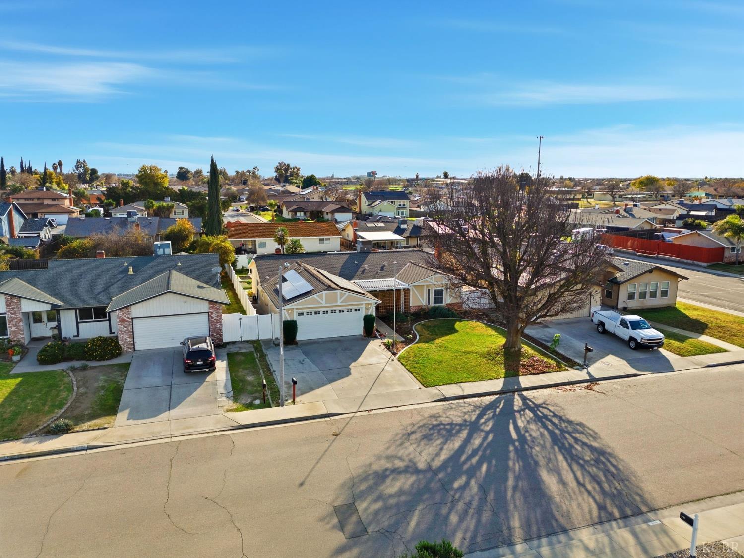 905 Redwood Ln, Lemoore, CA 93245