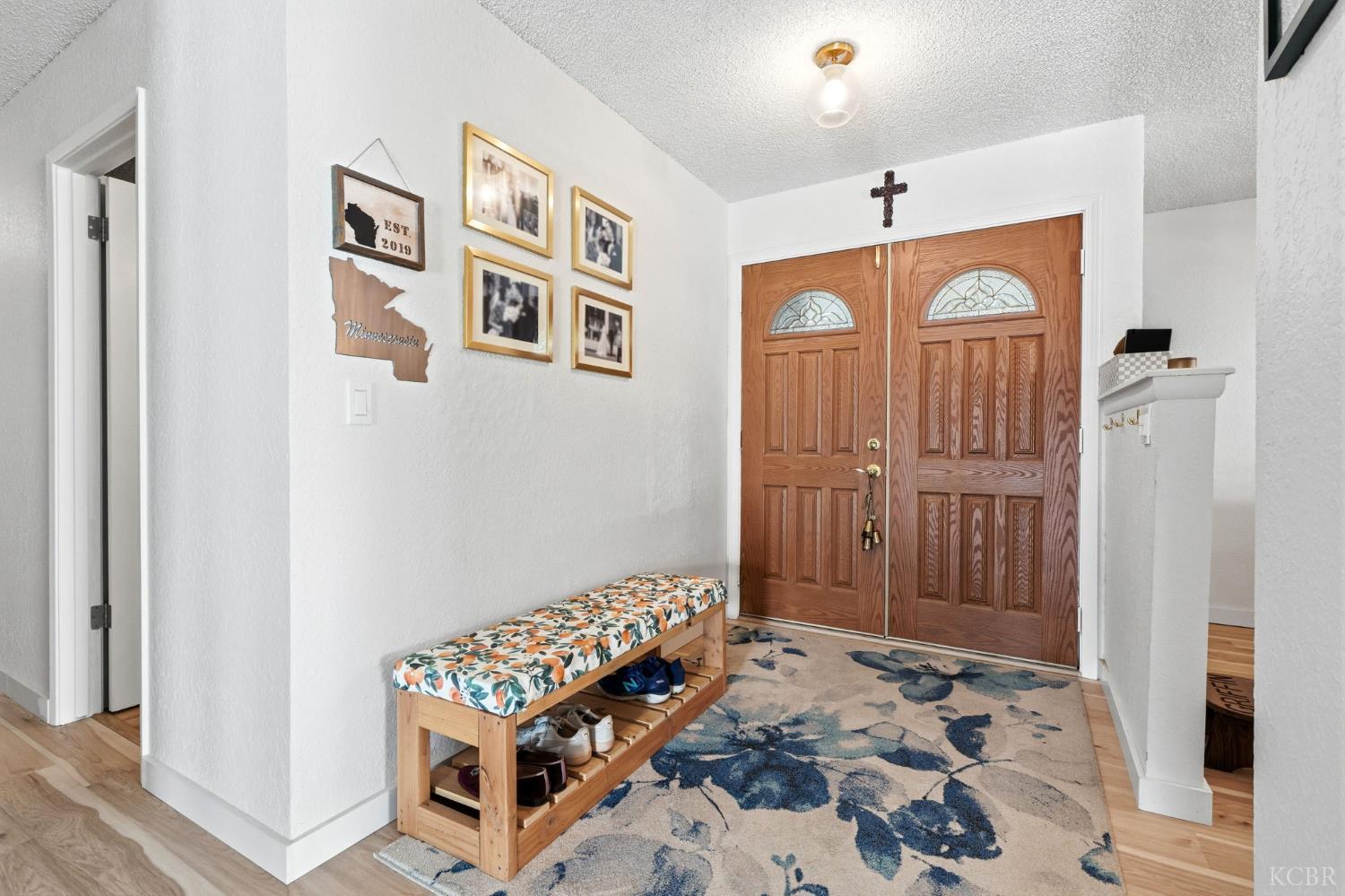 905 Redwood Ln, Lemoore, CA 93245