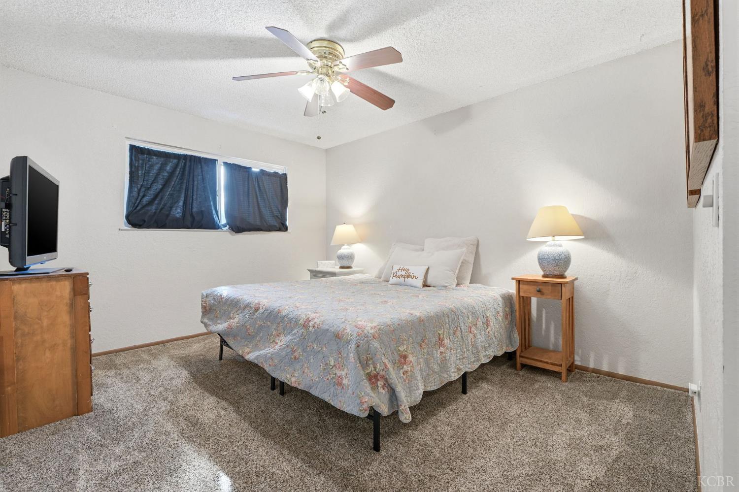 905 Redwood Ln, Lemoore, CA 93245