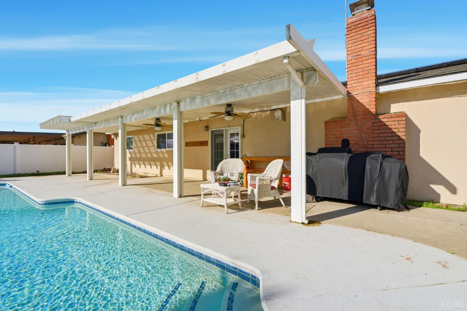 905 Redwood Ln, Lemoore, CA 93245