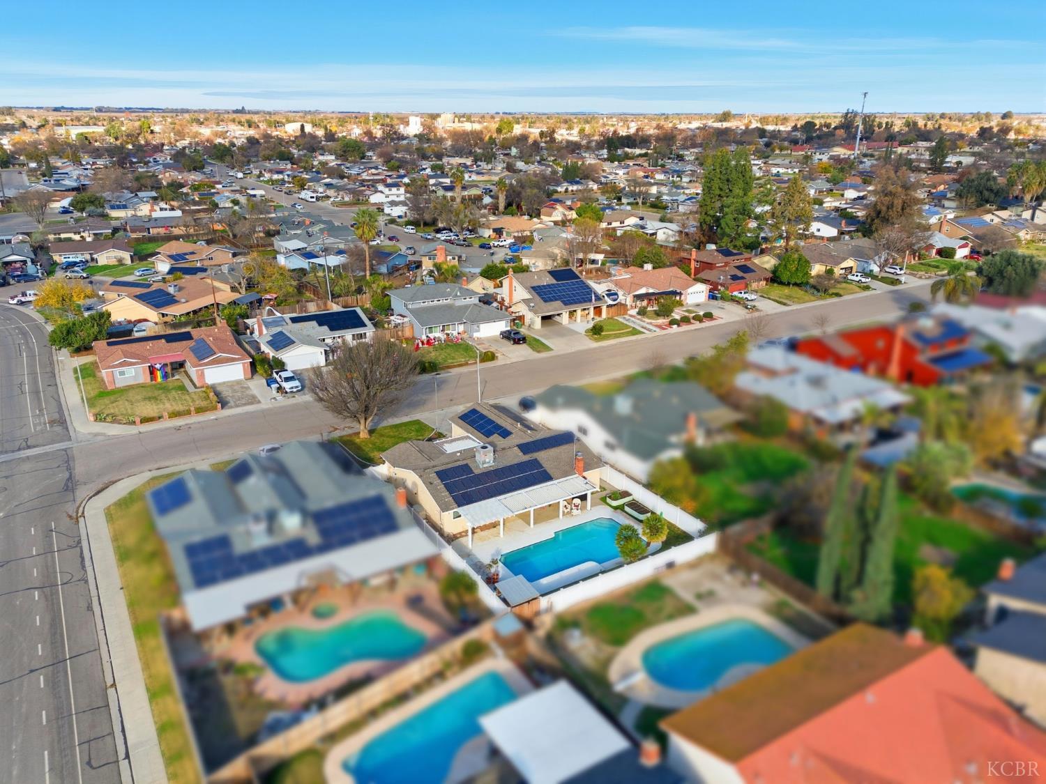 905 Redwood Ln, Lemoore, CA 93245