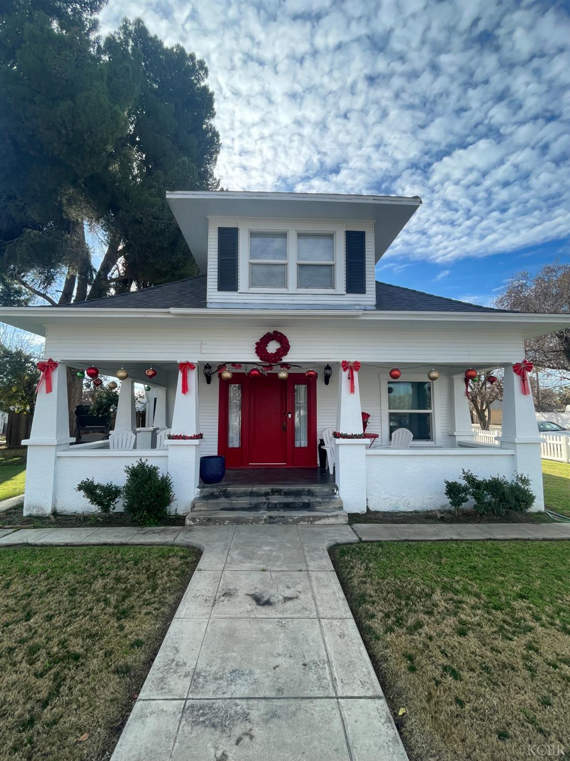 555 W D St, Lemoore, CA 93245