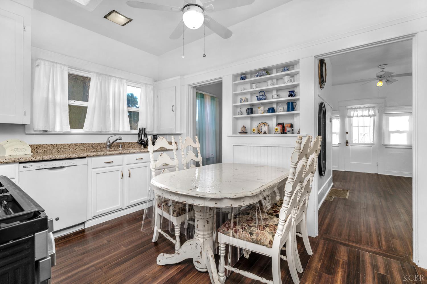 555 W D St, Lemoore, CA 93245