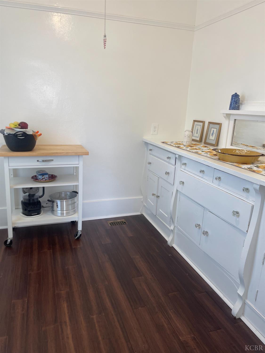 555 W D St, Lemoore, CA 93245