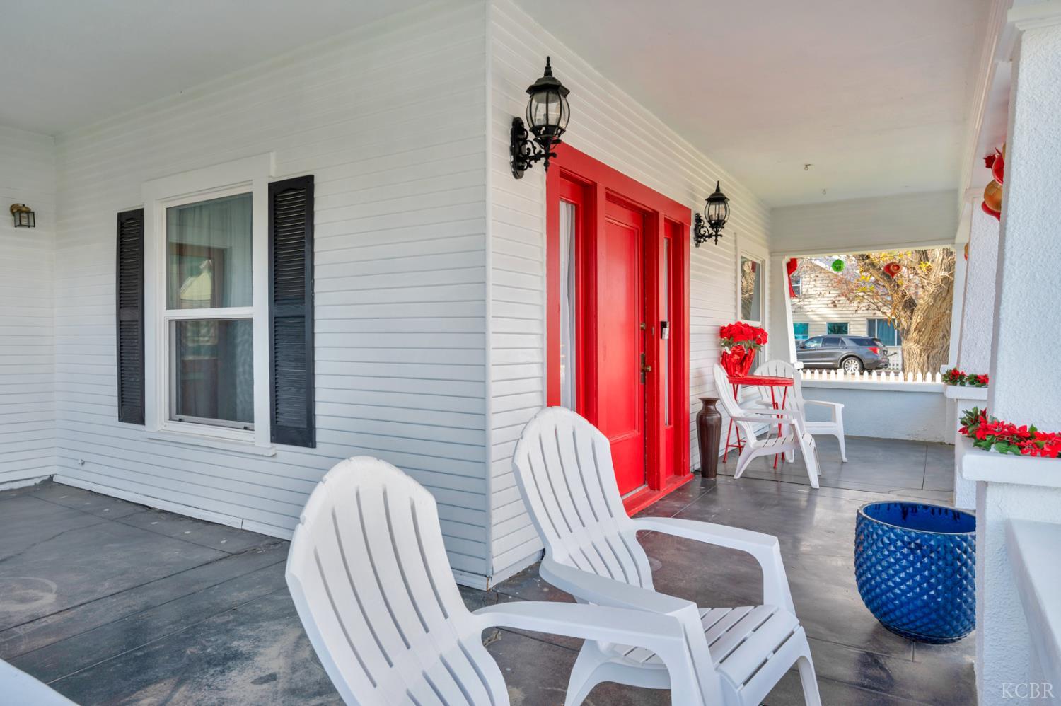 555 W D St, Lemoore, CA 93245