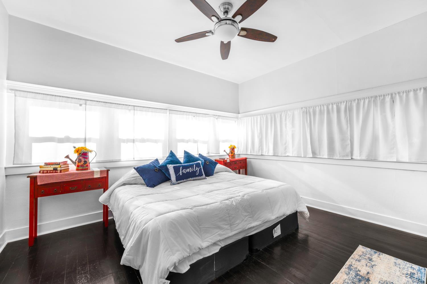 555 W D St, Lemoore, CA 93245