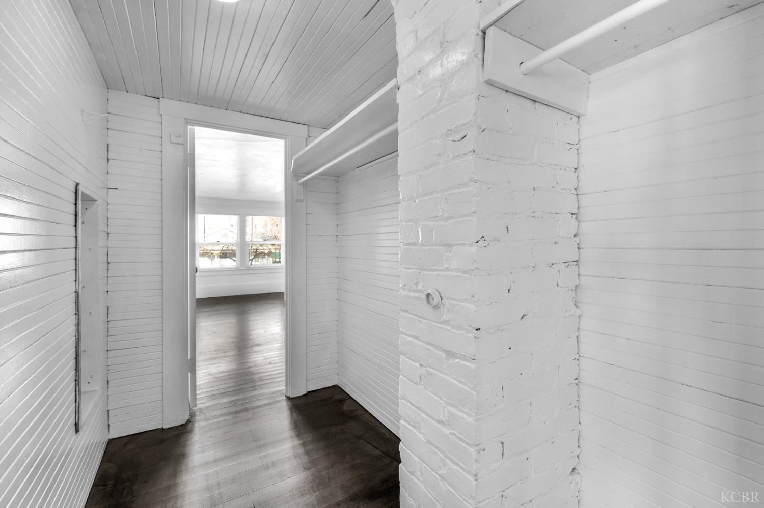 555 W D St, Lemoore, CA 93245