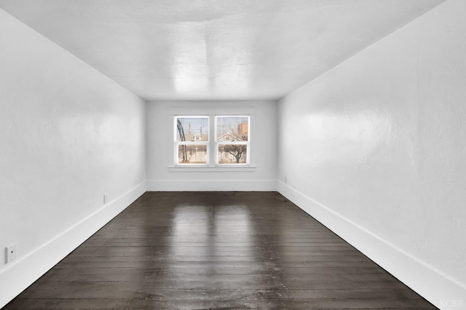 555 W D St, Lemoore, CA 93245