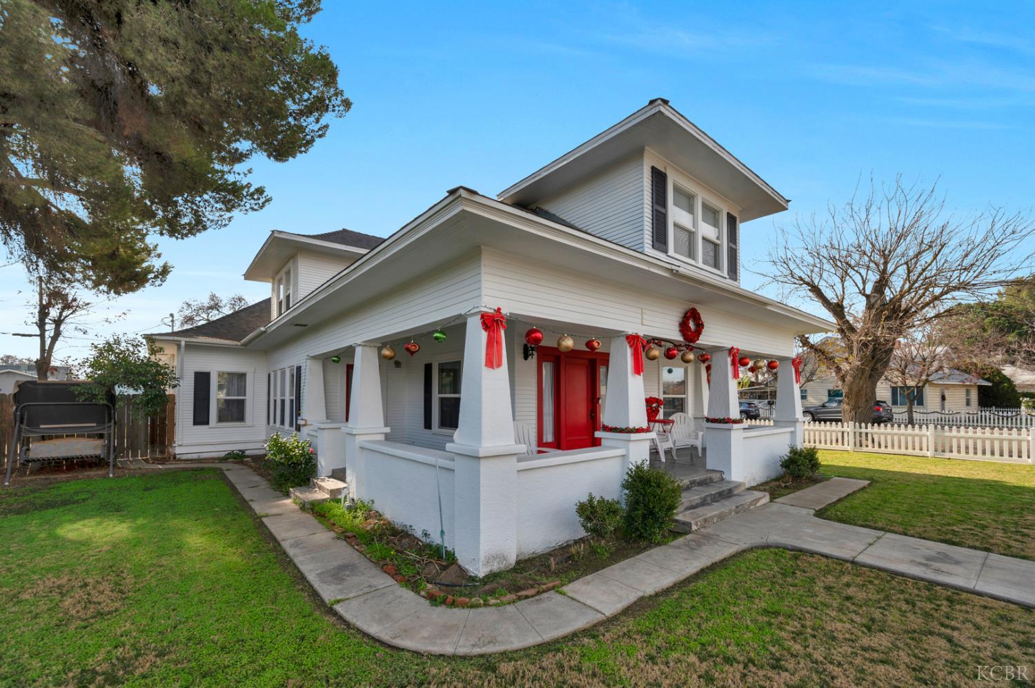 555 W D St, Lemoore, CA 93245