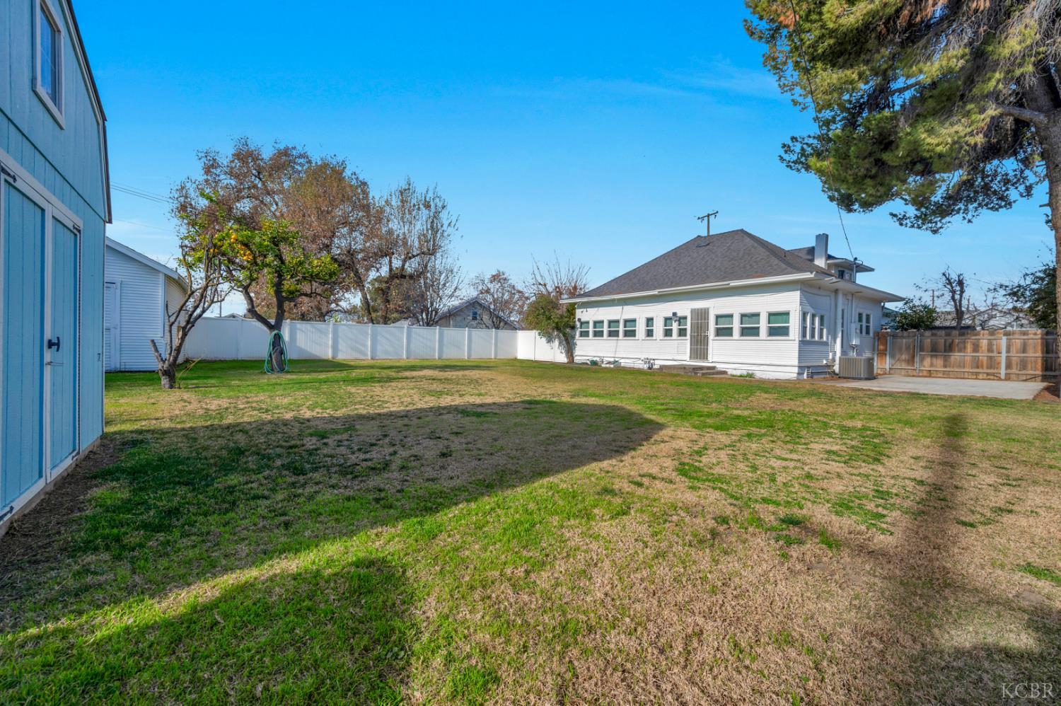 555 W D St, Lemoore, CA 93245