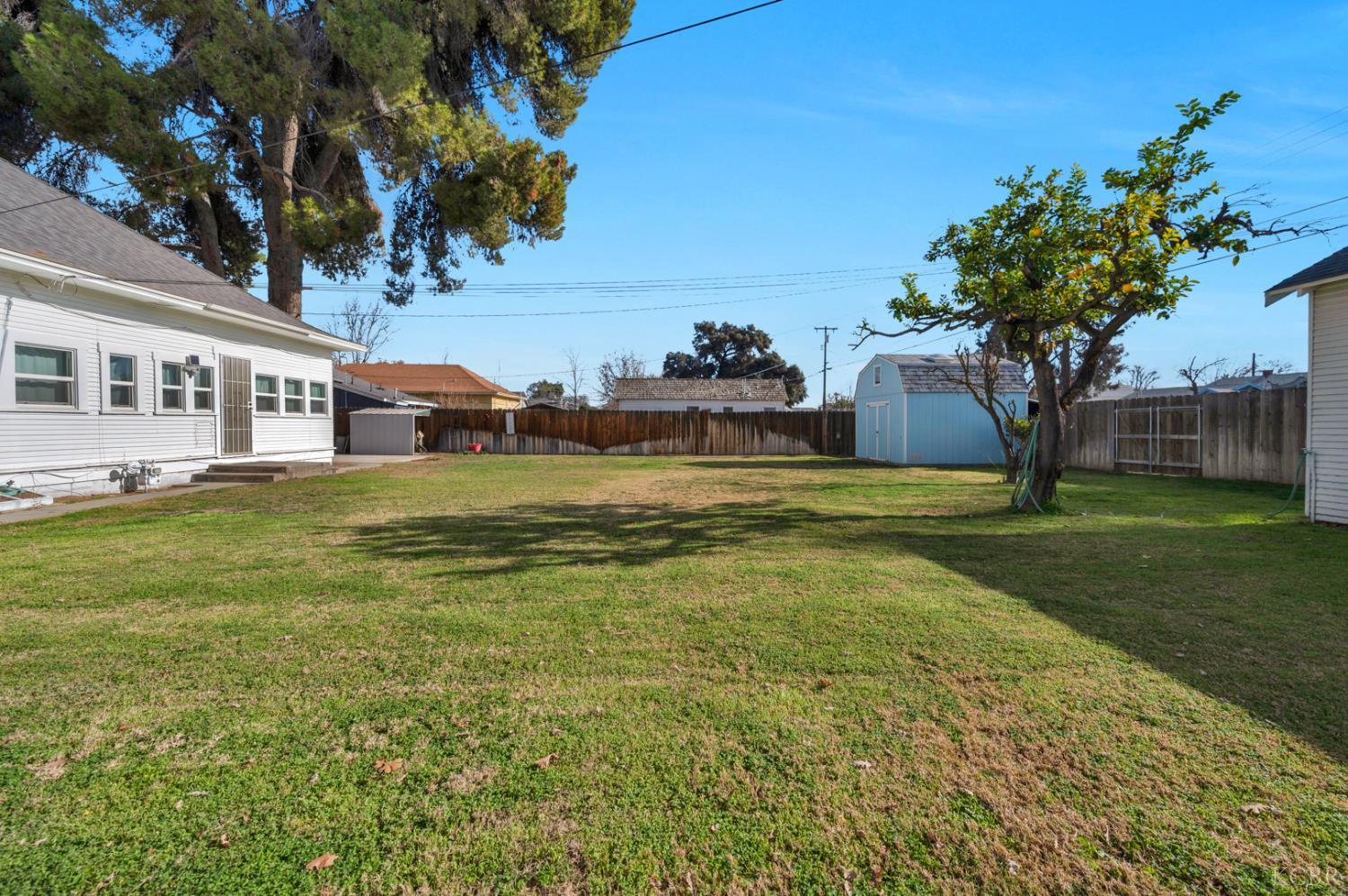 555 W D St, Lemoore, CA 93245