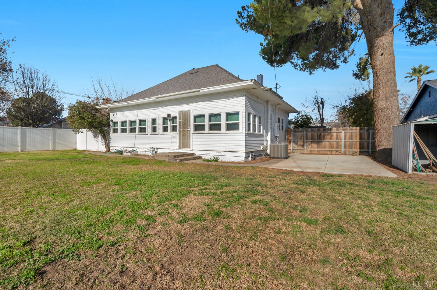 555 W D St, Lemoore, CA 93245