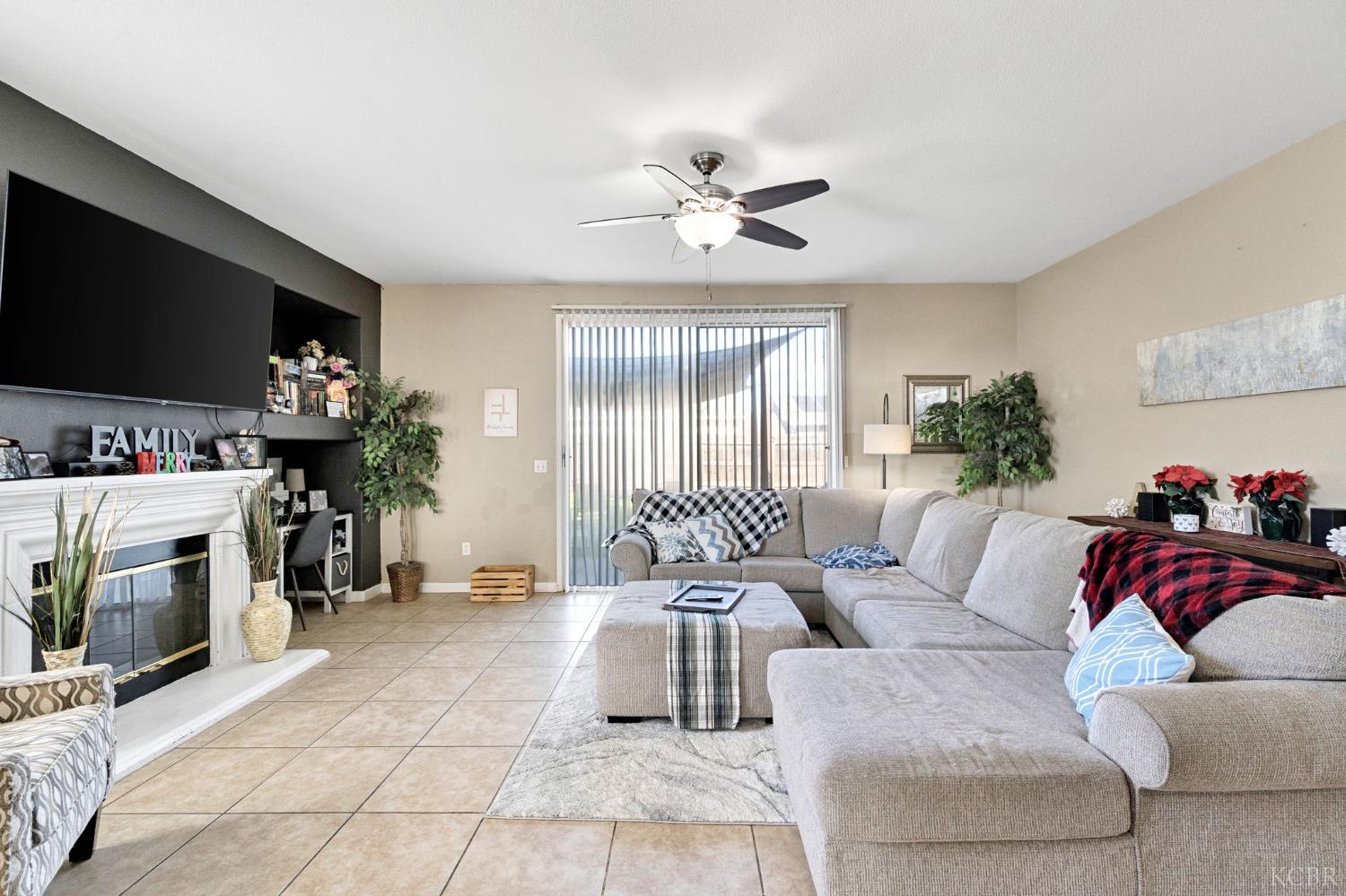 1144 W Orange St, Hanford, CA 93230