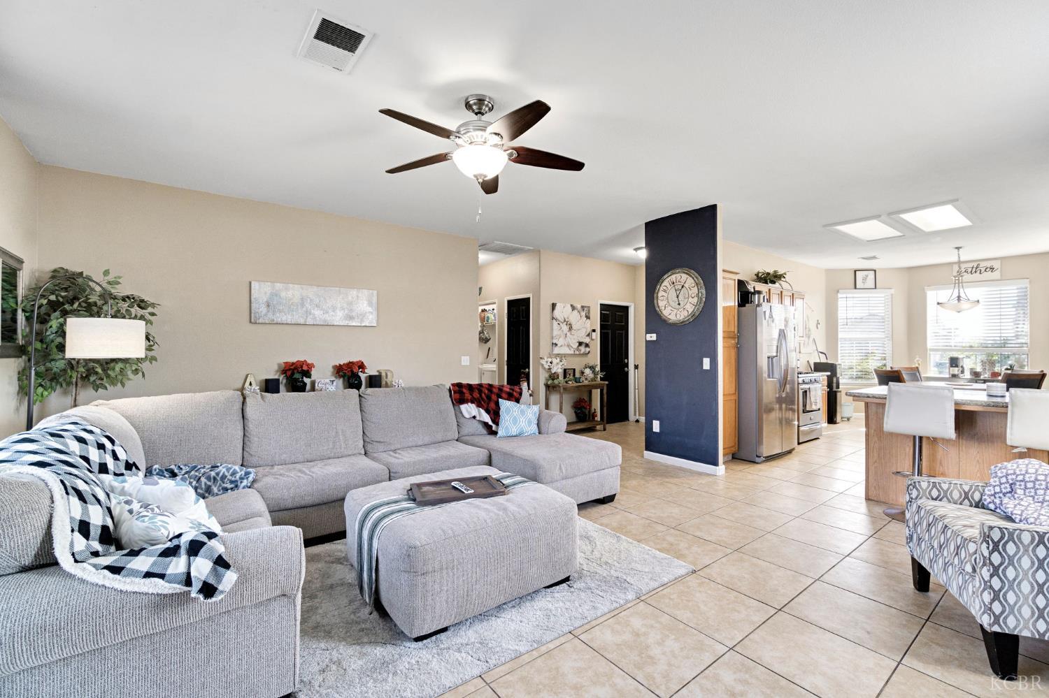 1144 W Orange St, Hanford, CA 93230