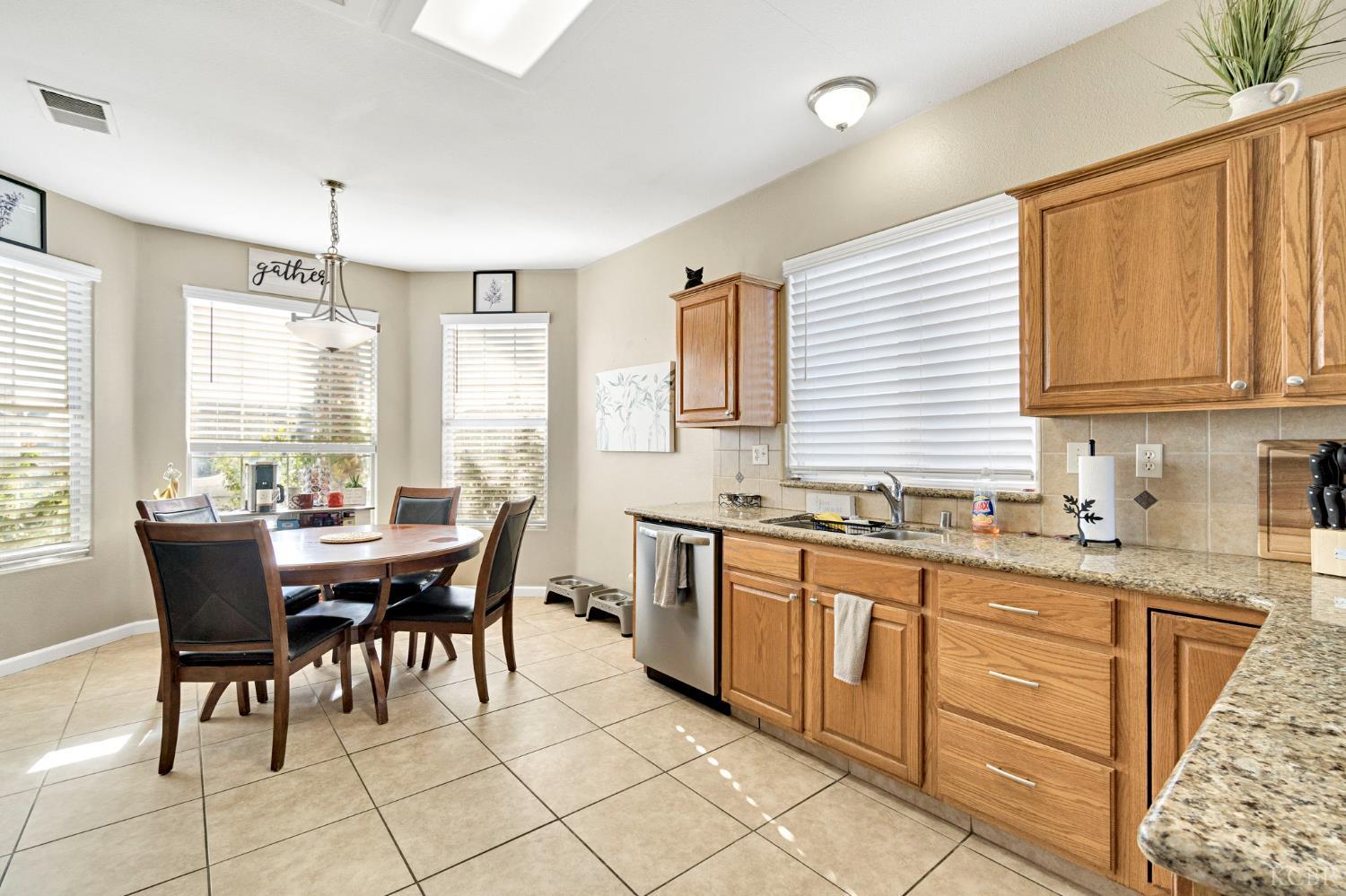 1144 W Orange St, Hanford, CA 93230