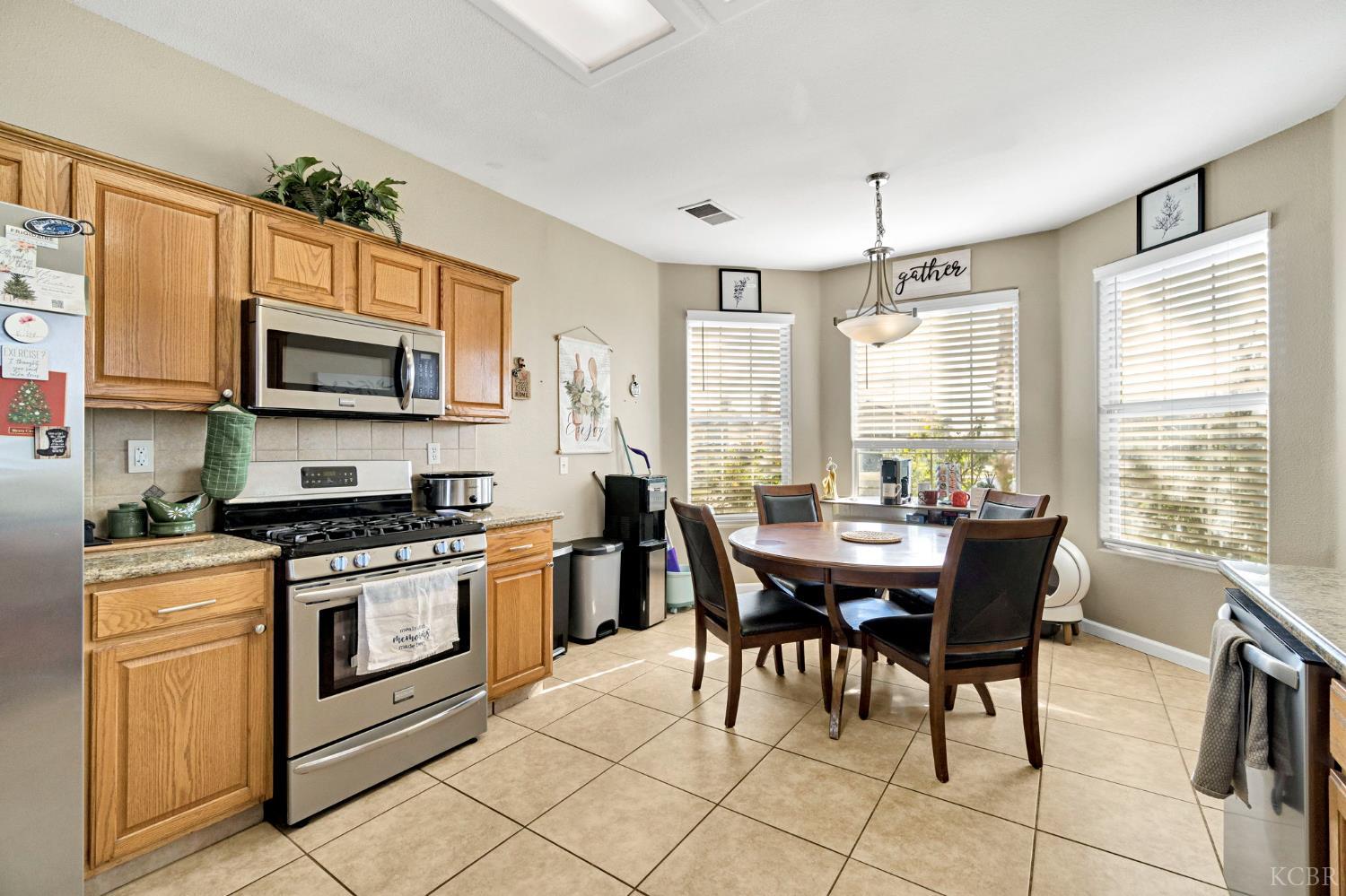 1144 W Orange St, Hanford, CA 93230