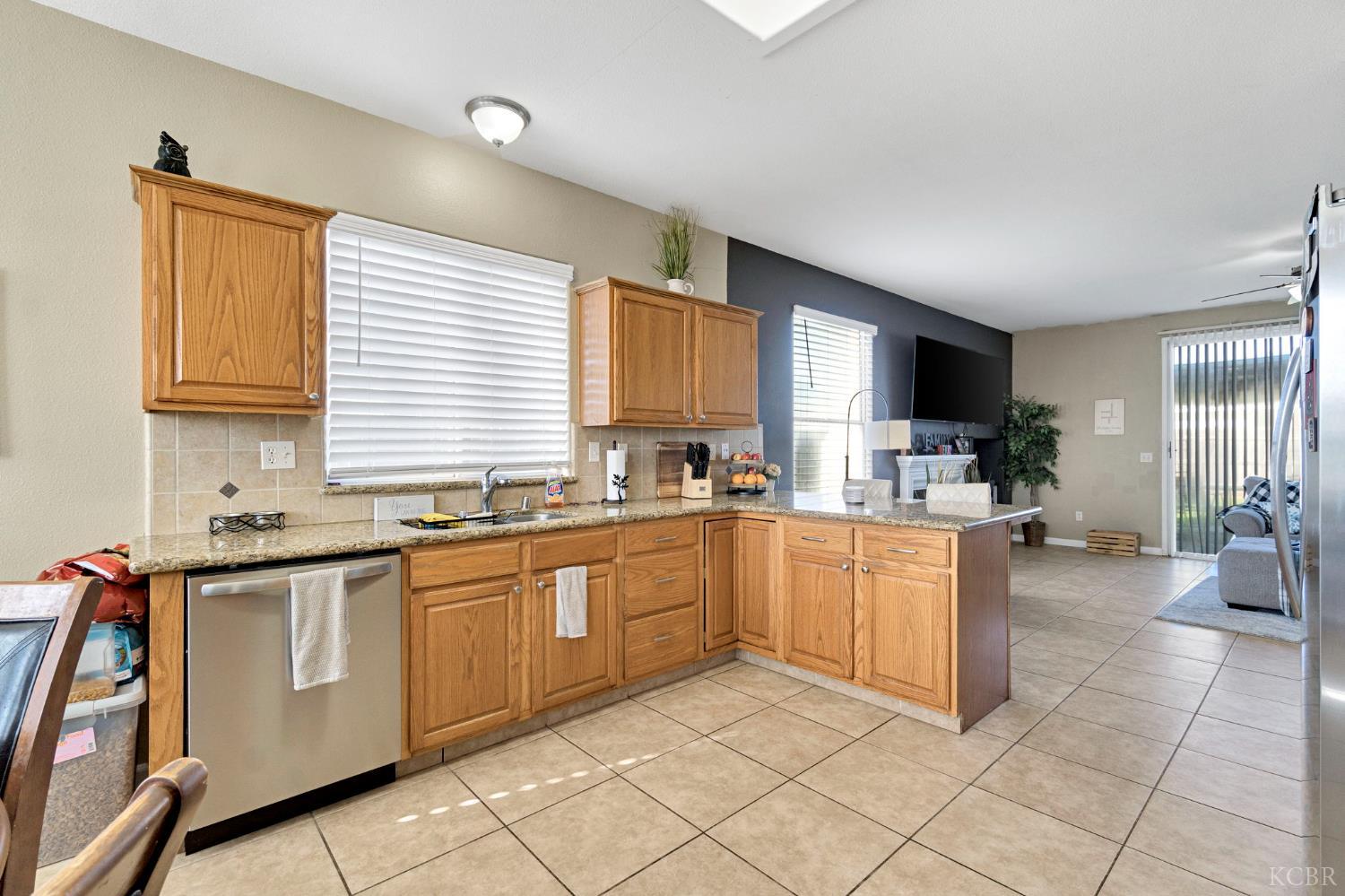 1144 W Orange St, Hanford, CA 93230