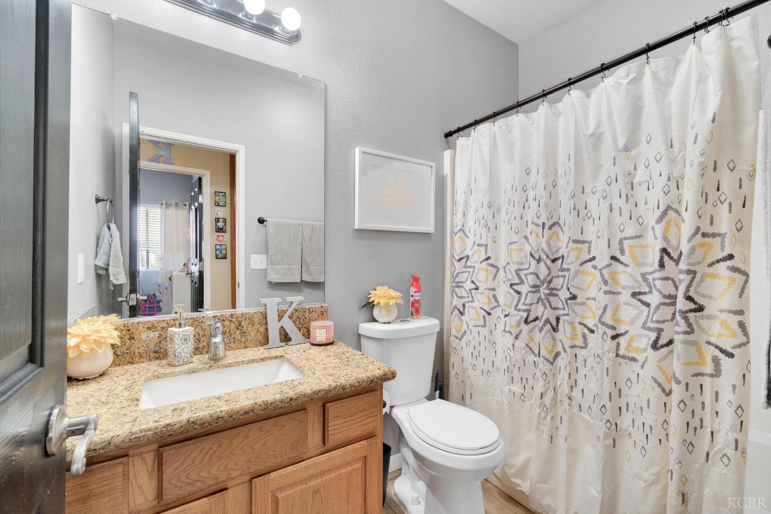 1144 W Orange St, Hanford, CA 93230