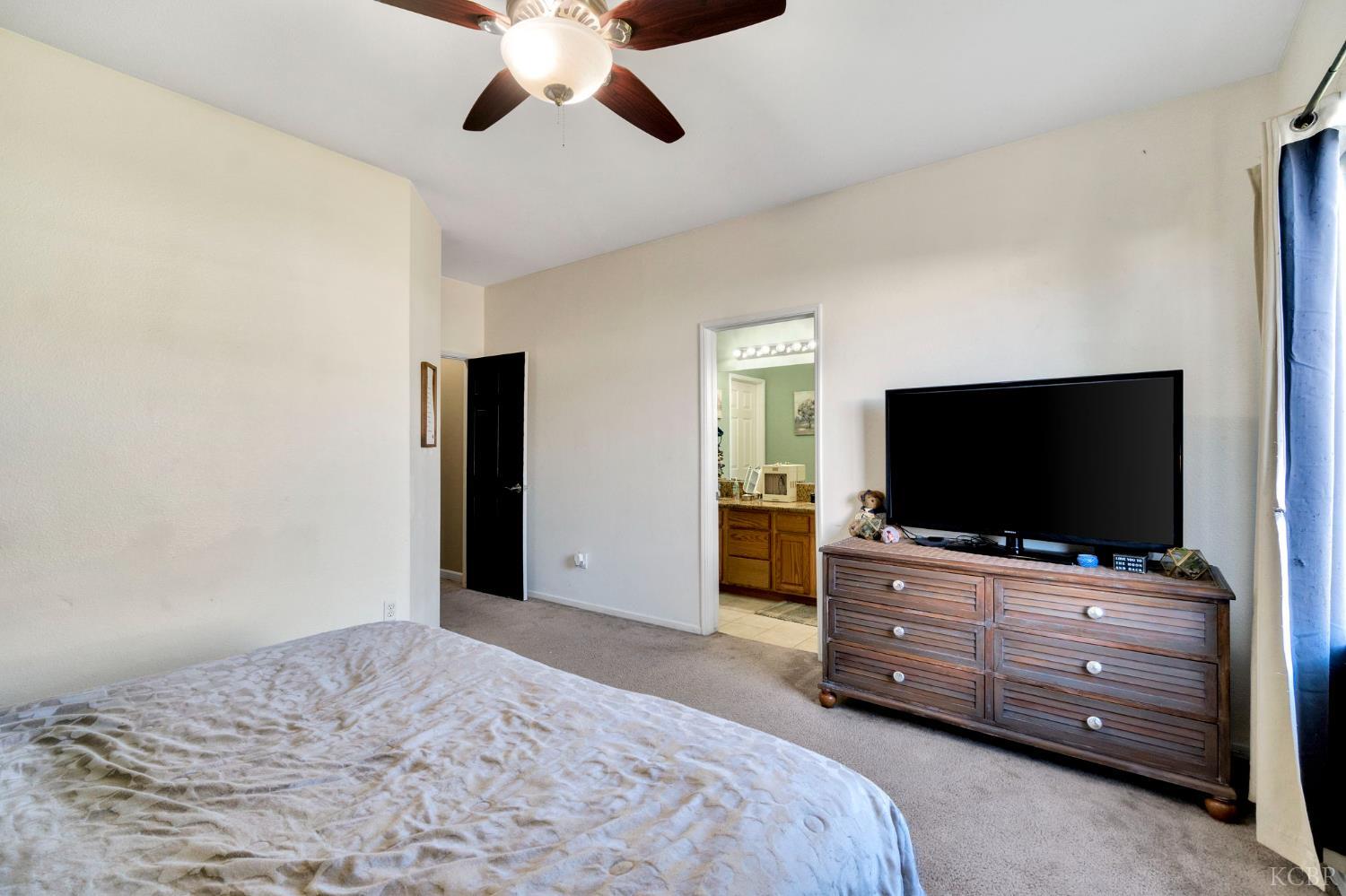 1144 W Orange St, Hanford, CA 93230