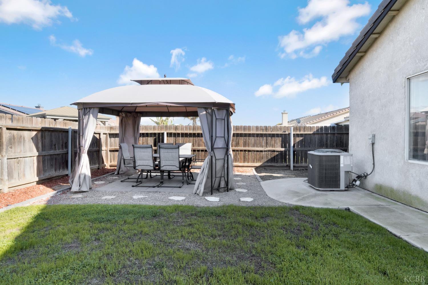 1144 W Orange St, Hanford, CA 93230