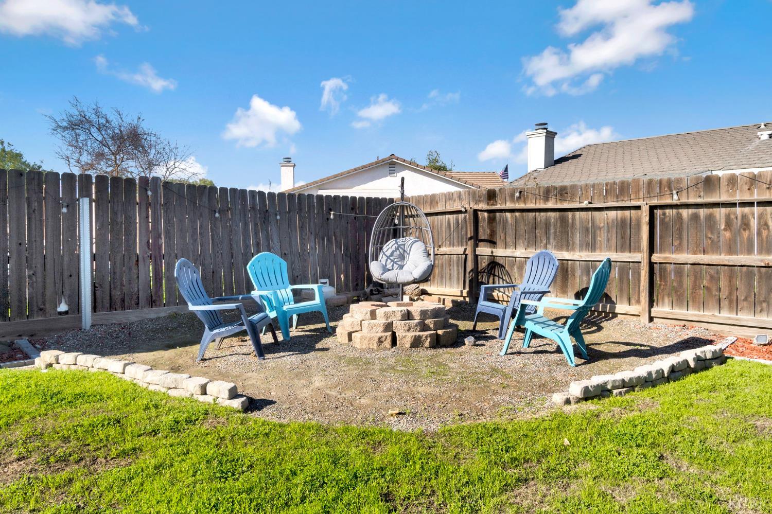 1144 W Orange St, Hanford, CA 93230