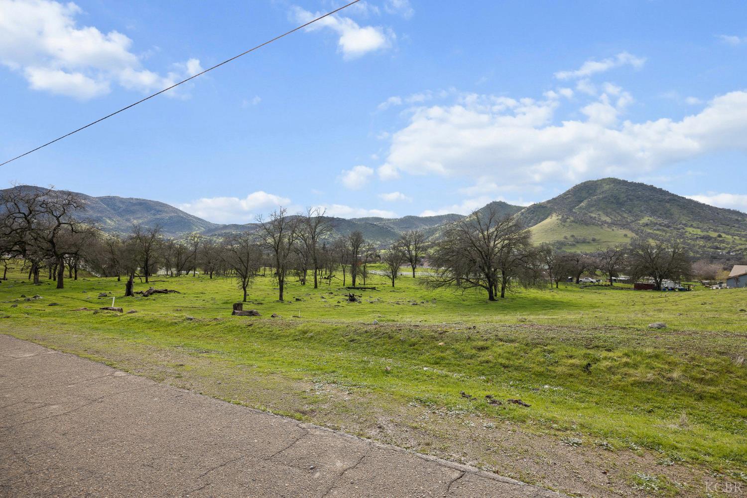 216 Lot Dr, Sanger, CA 93657