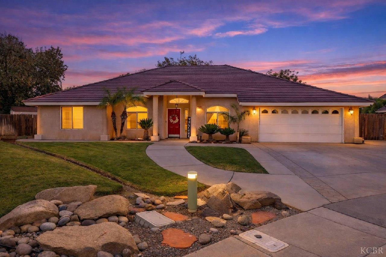 594 Diana Ct, Hanford, CA 93230