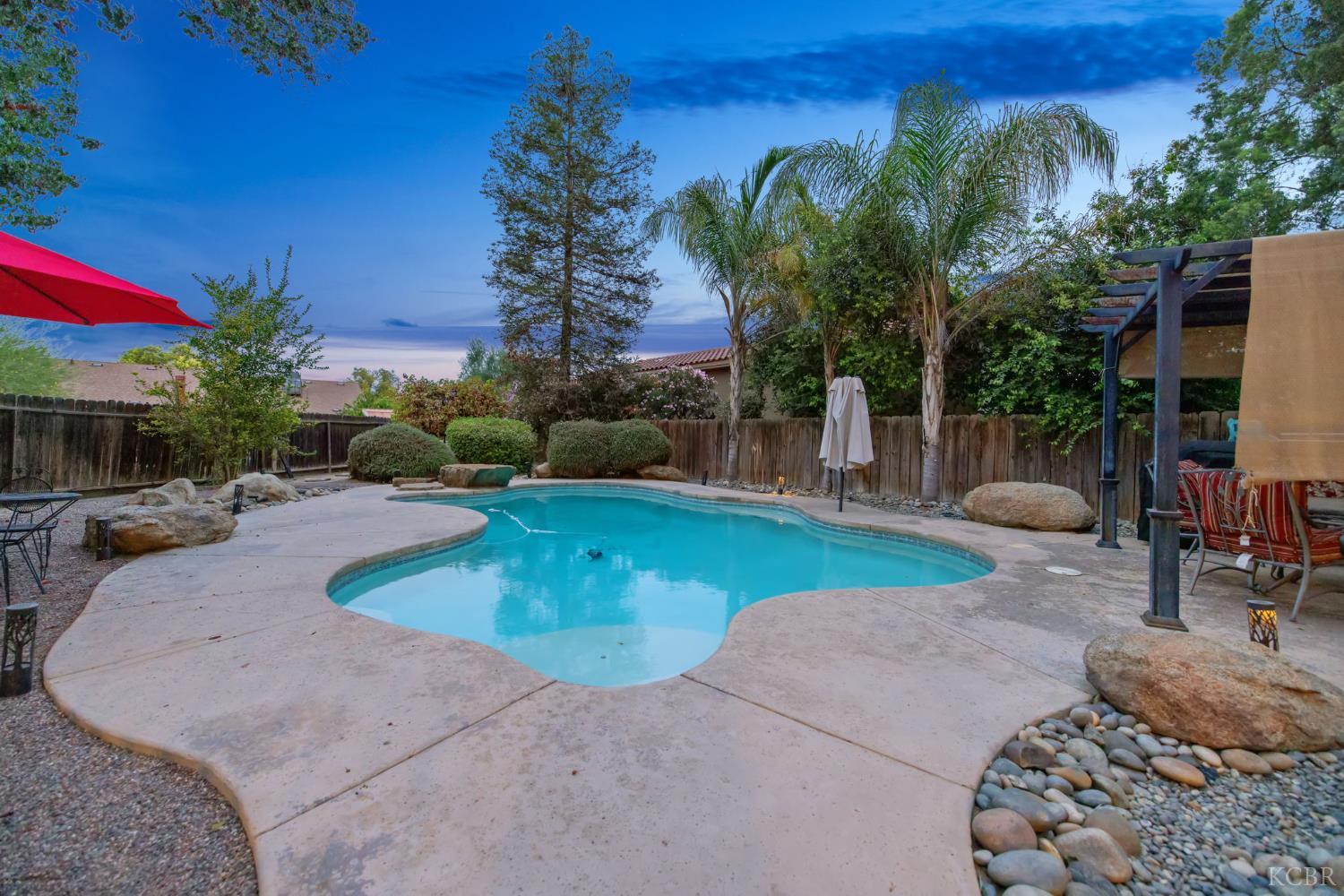 594 Diana Ct, Hanford, CA 93230