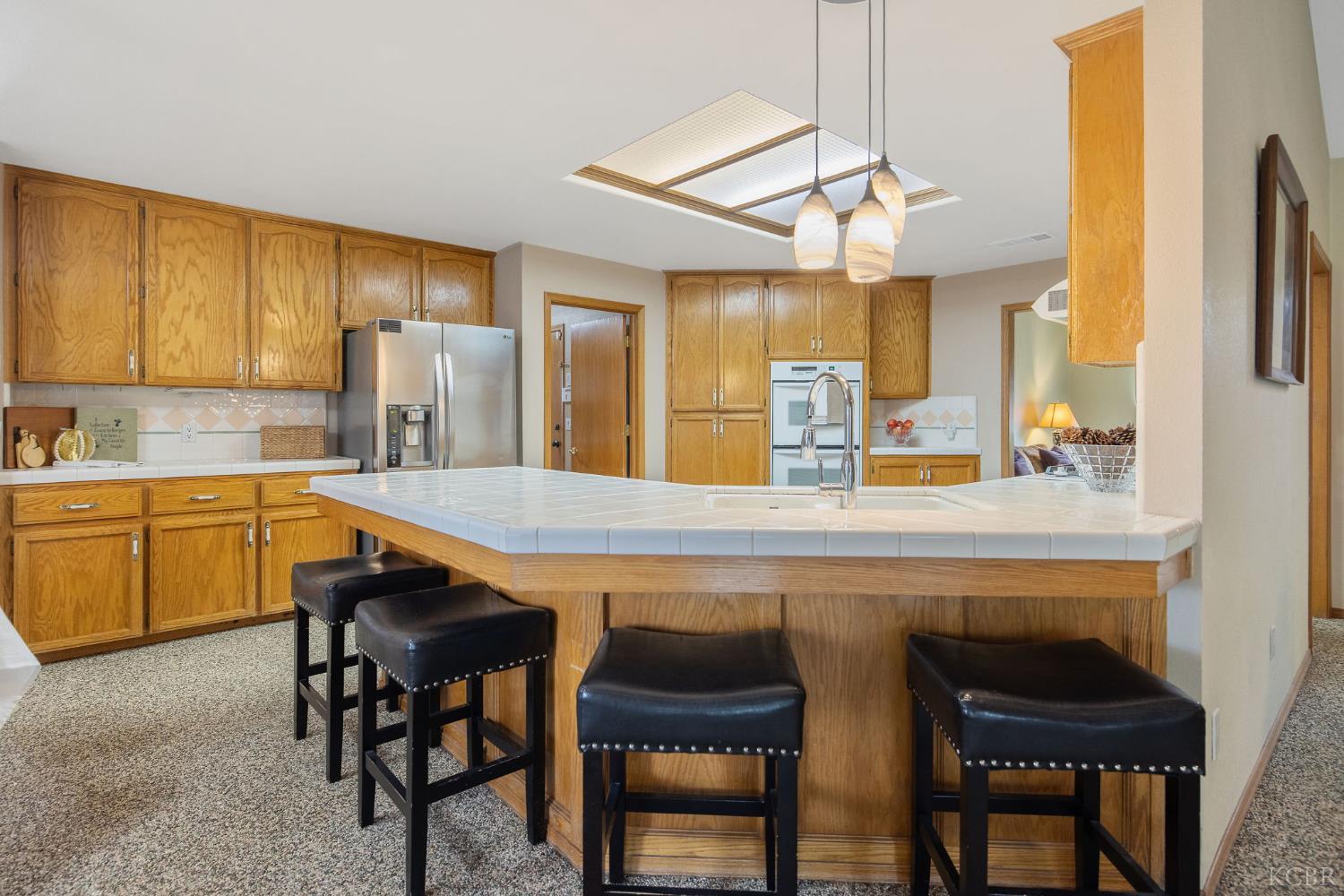 594 Diana Ct, Hanford, CA 93230