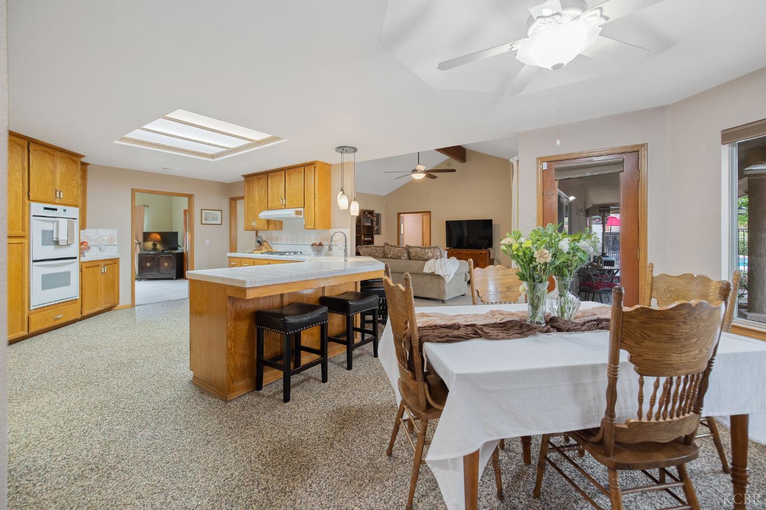 594 Diana Ct, Hanford, CA 93230