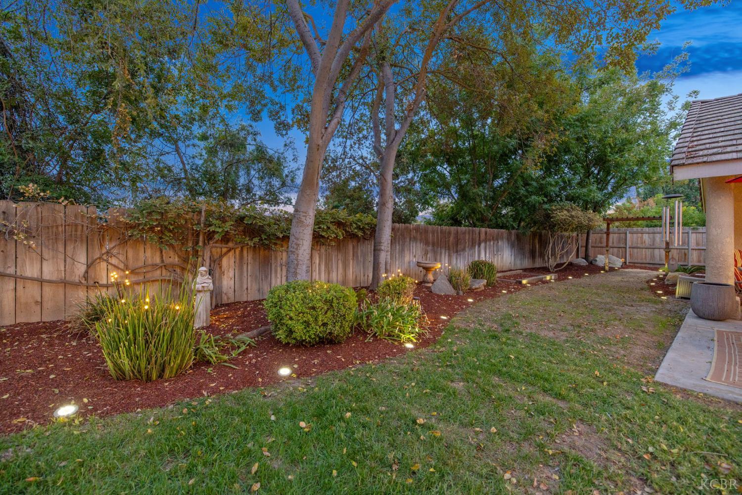 594 Diana Ct, Hanford, CA 93230