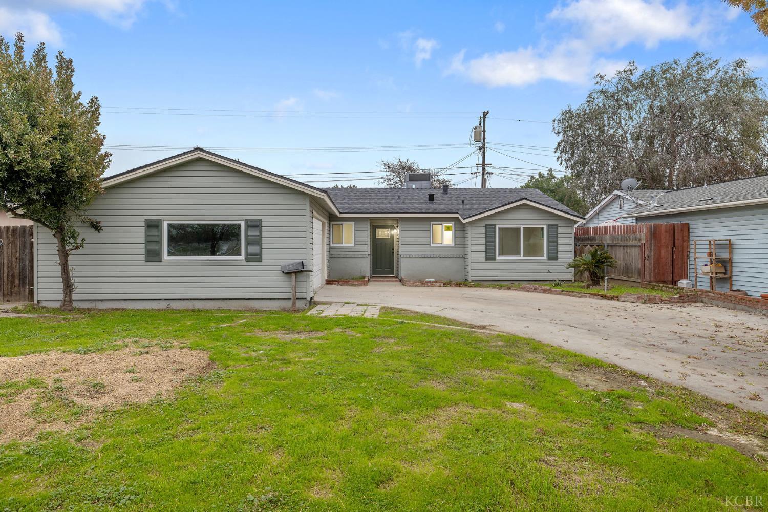 255 Lombardy Ln, Lemoore, CA 93245