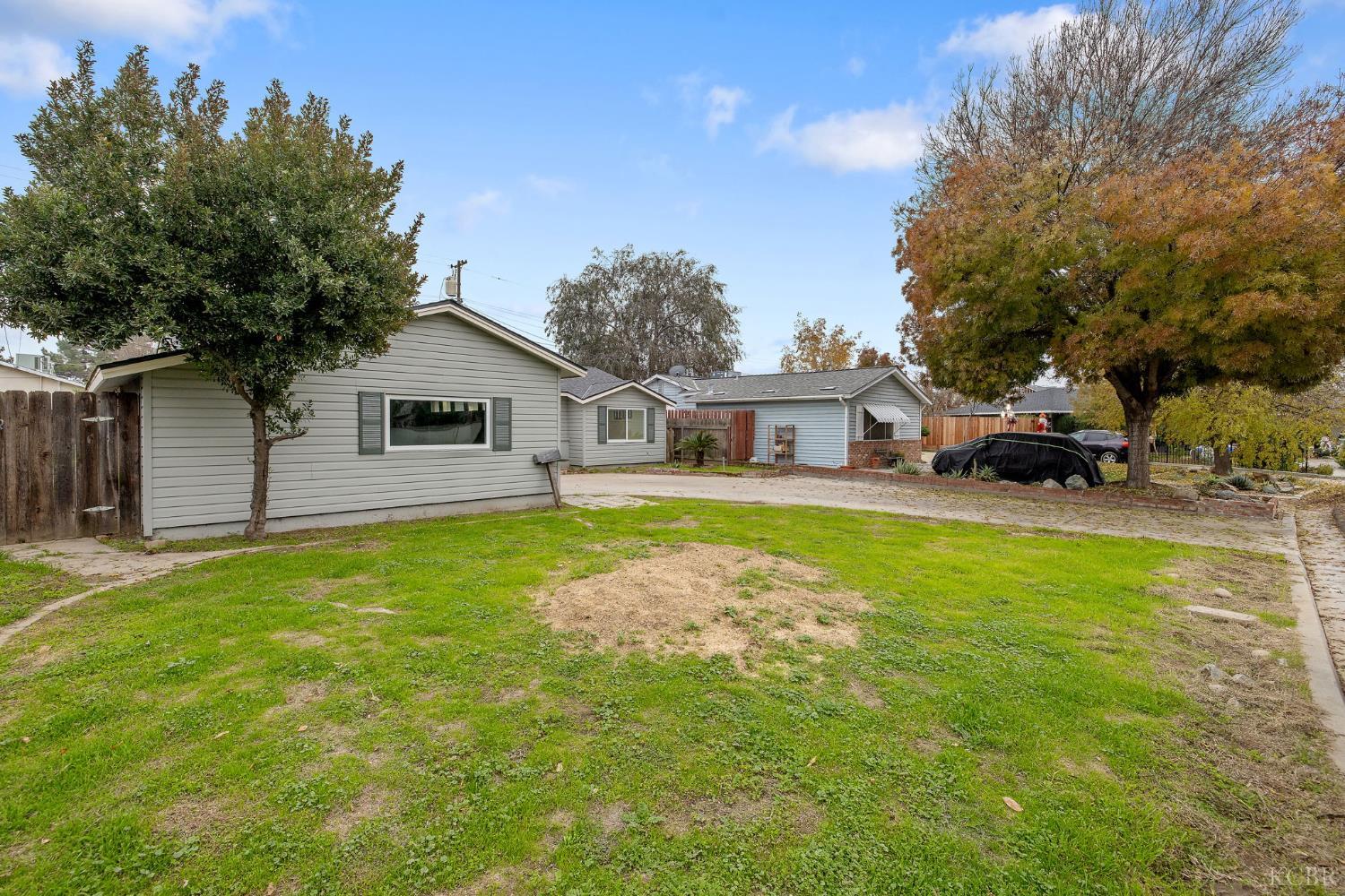 255 Lombardy Ln, Lemoore, CA 93245