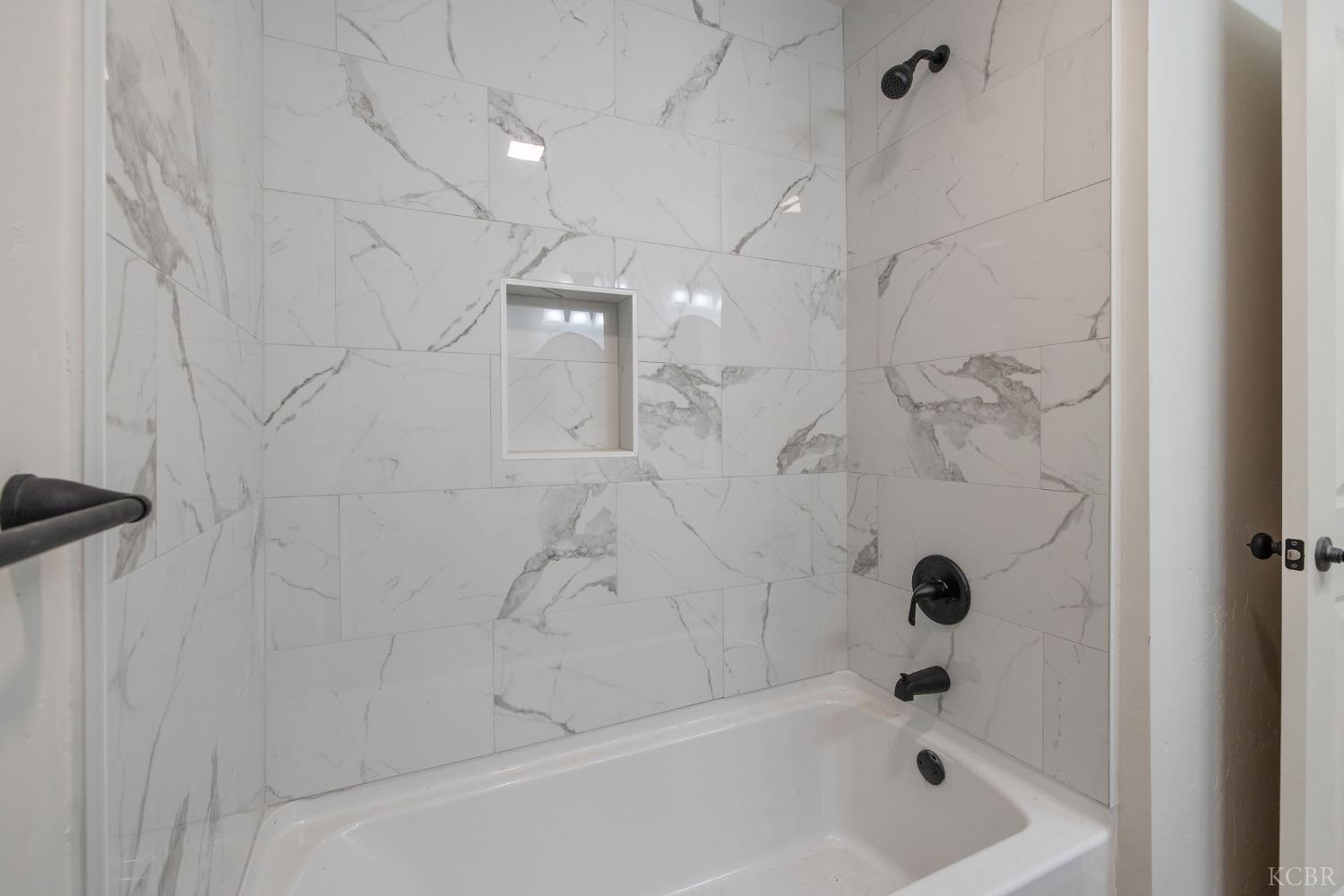 255 Lombardy Ln, Lemoore, CA 93245