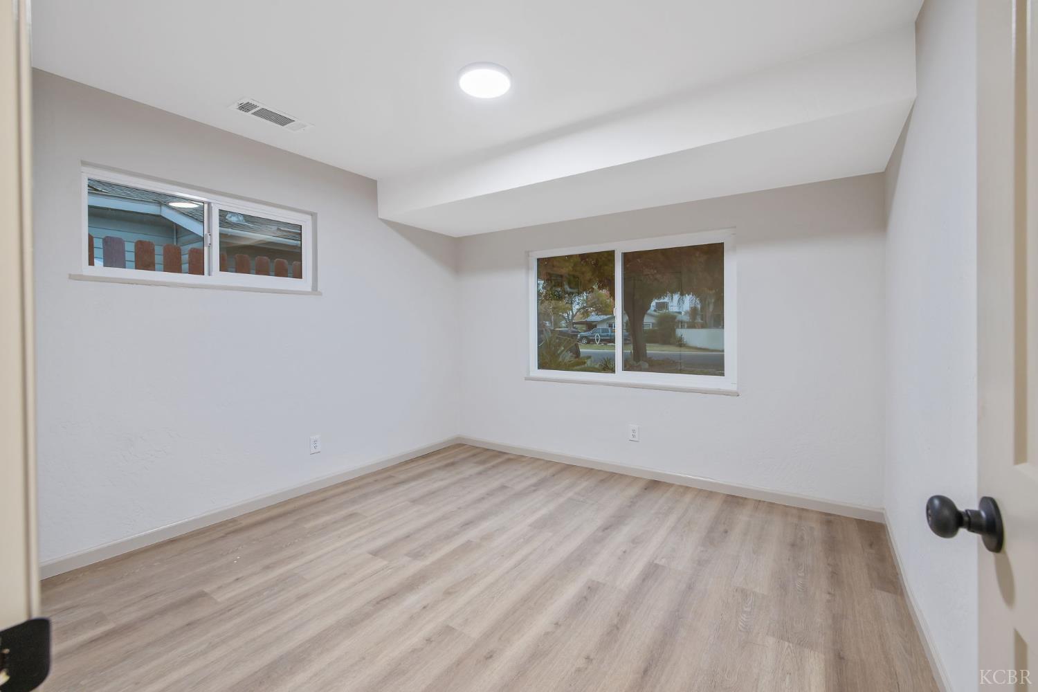 255 Lombardy Ln, Lemoore, CA 93245