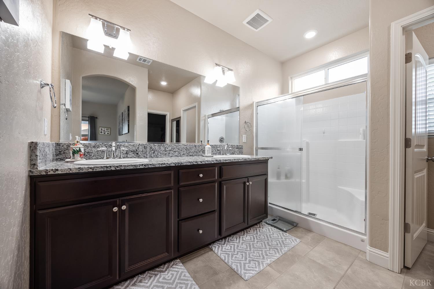 804 S Simon St, Visalia, CA 93292