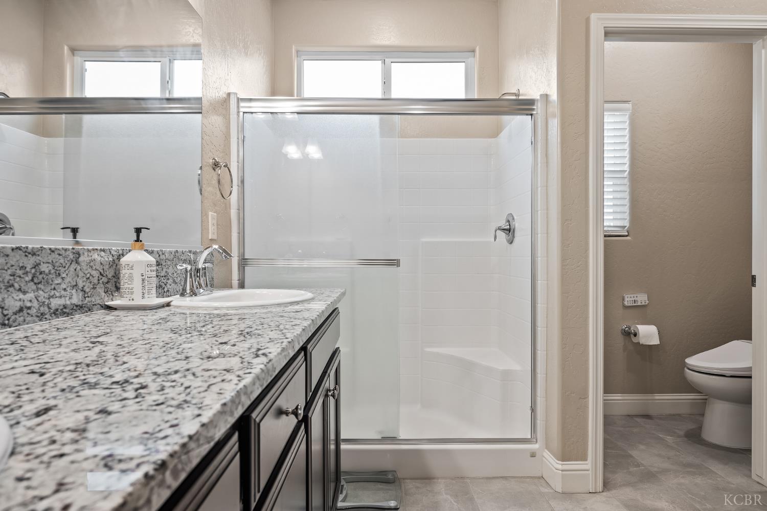 804 S Simon St, Visalia, CA 93292