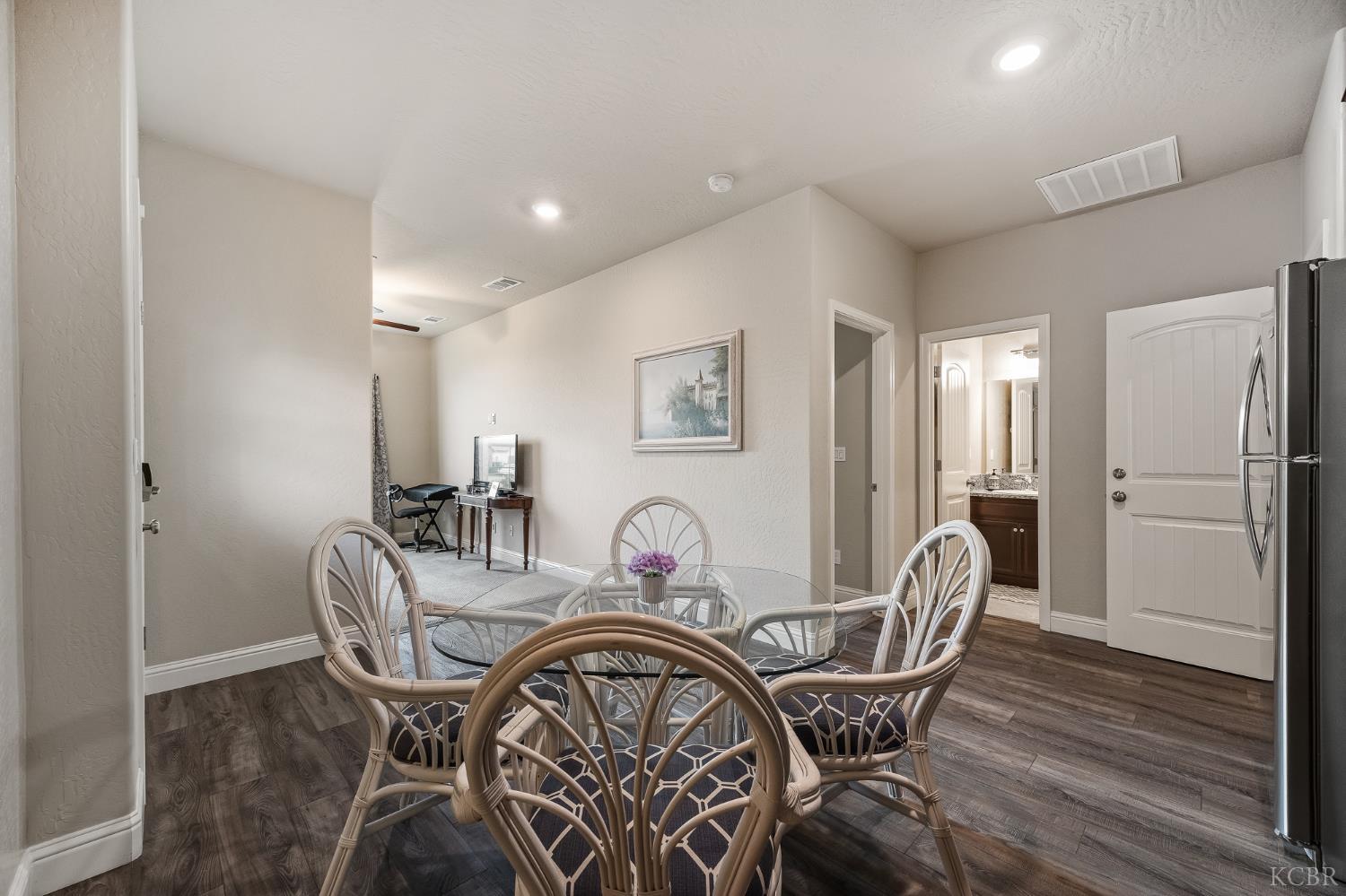 804 S Simon St, Visalia, CA 93292