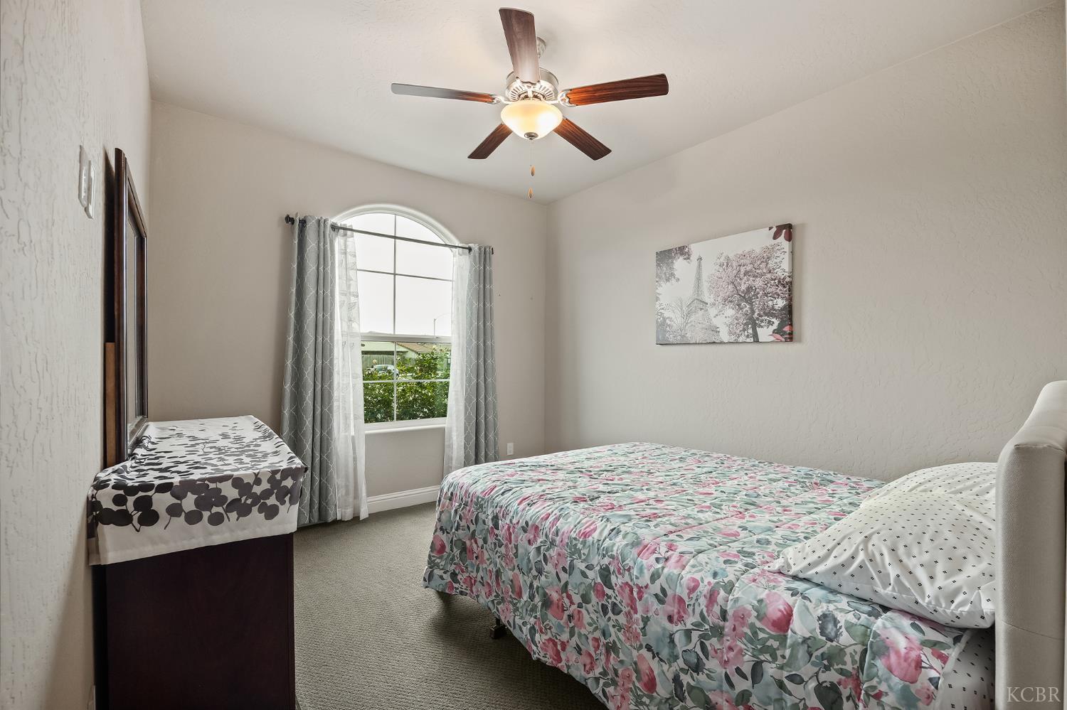 804 S Simon St, Visalia, CA 93292