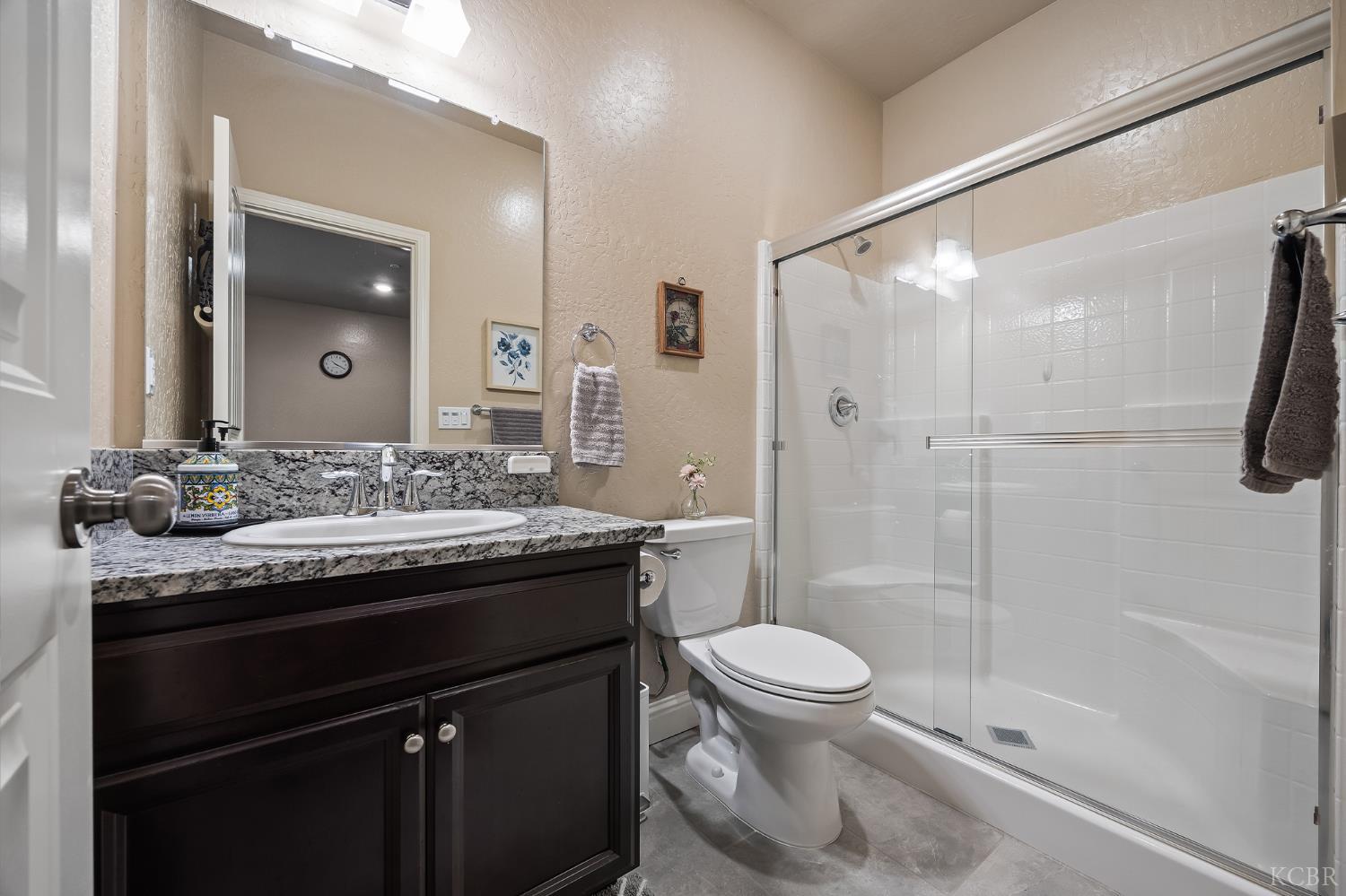 804 S Simon St, Visalia, CA 93292